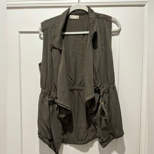 Altar’d State Green Lagenlook Sleeveless Open Vest Size M